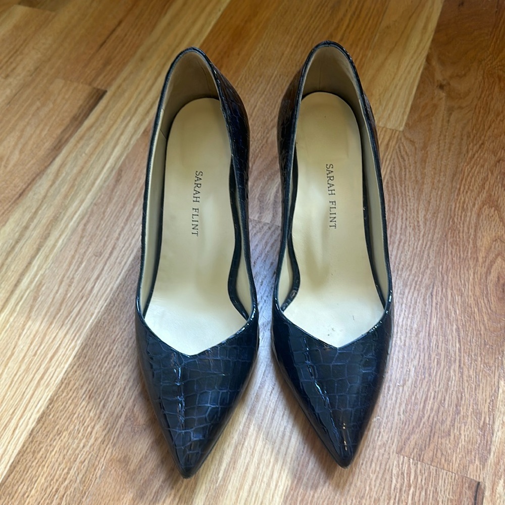 Sarah Flint Perfect Pump 85 in IT size 40 (US 9-9.5) - Navy Croc Patent Leather